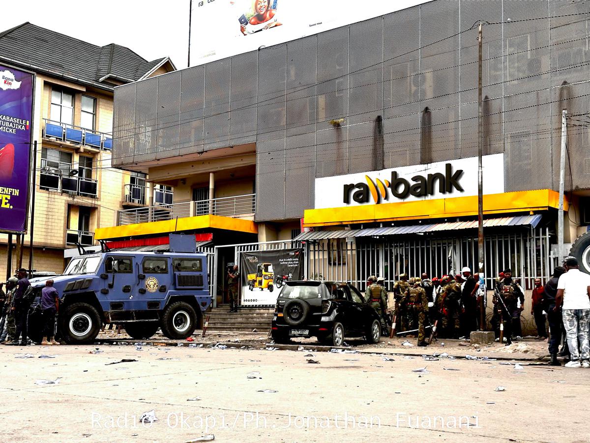 Insécurité à Kinshasa : un cambiste braqué en plein centre-ville, ses agresseurs repartent avec une importante somme d’argent